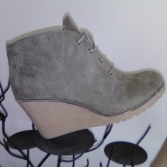 Olive green suede booties - Picture 6 of 6